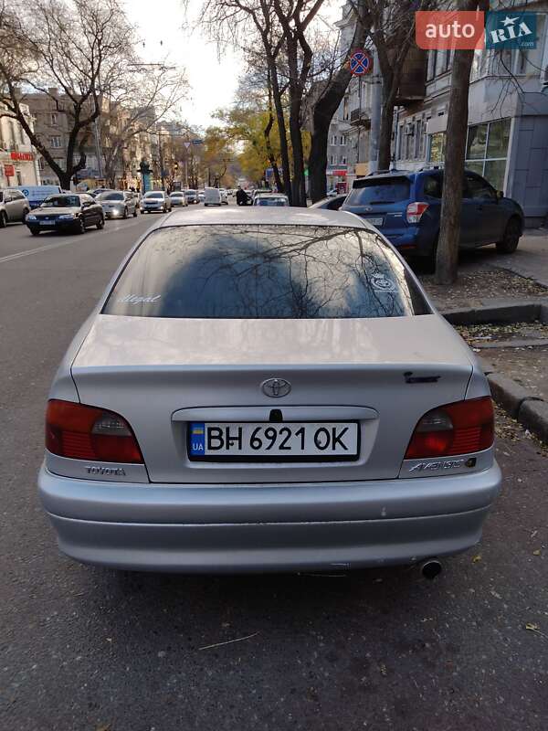 1998 toyota avensis