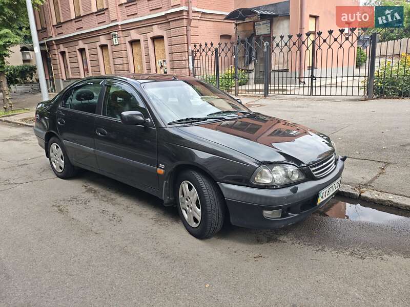 1998 toyota avensis