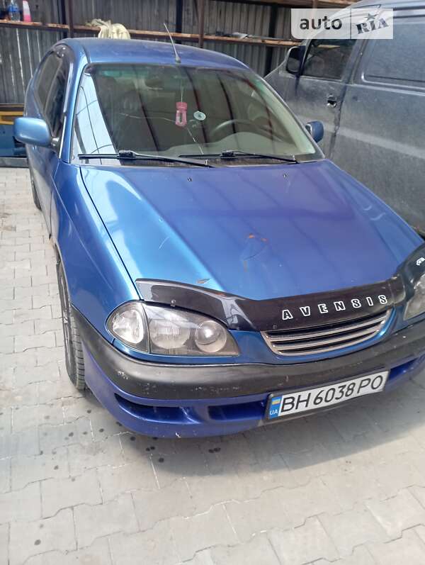 1998 toyota avensis