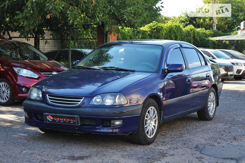1999 toyota avensis