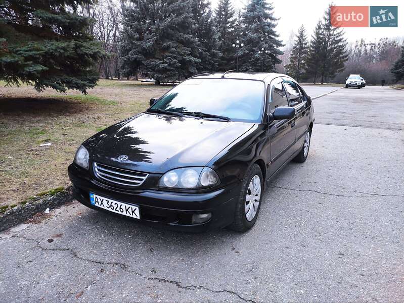 1999 toyota avensis