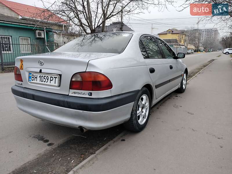 1999 toyota avensis