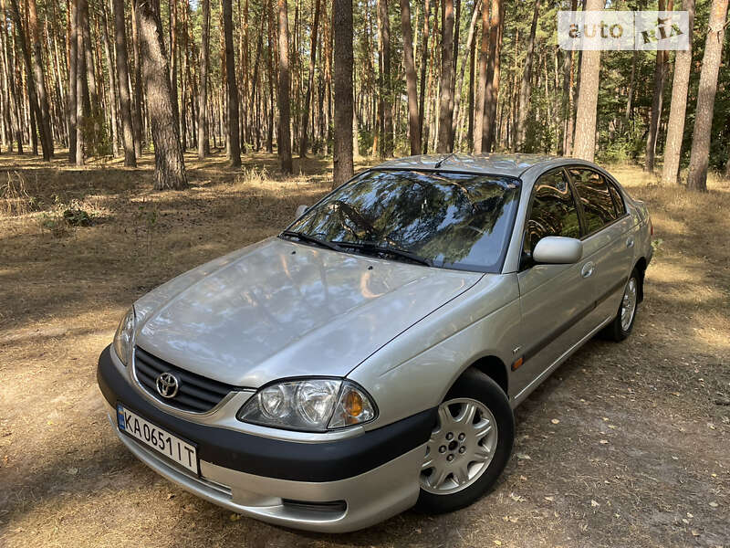 2000 toyota avensis