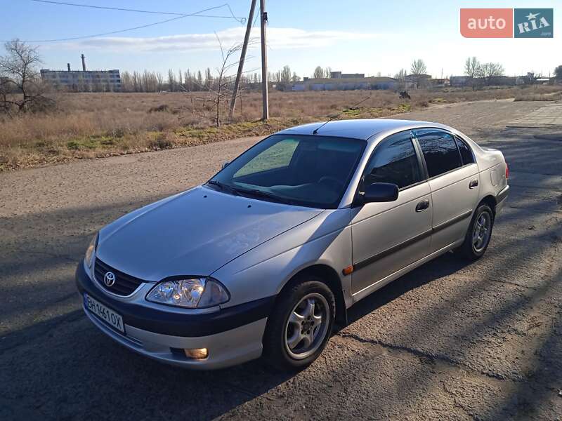 2000 toyota avensis