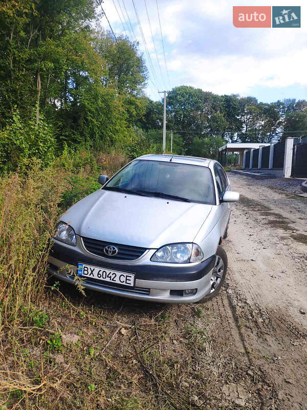 2001 toyota avensis