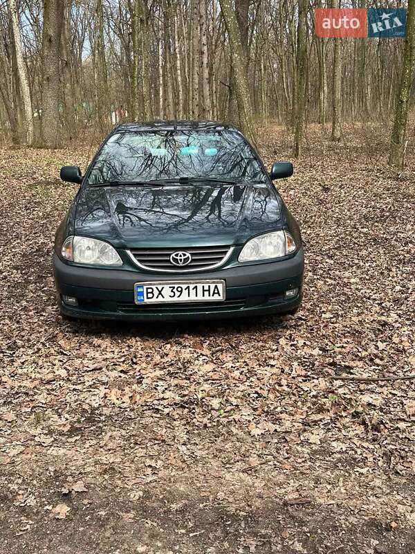 2001 toyota avensis