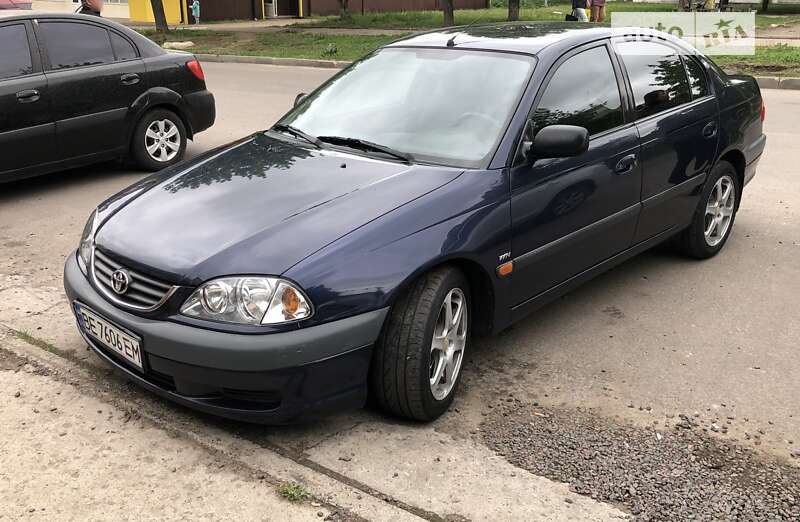 2002 toyota avensis