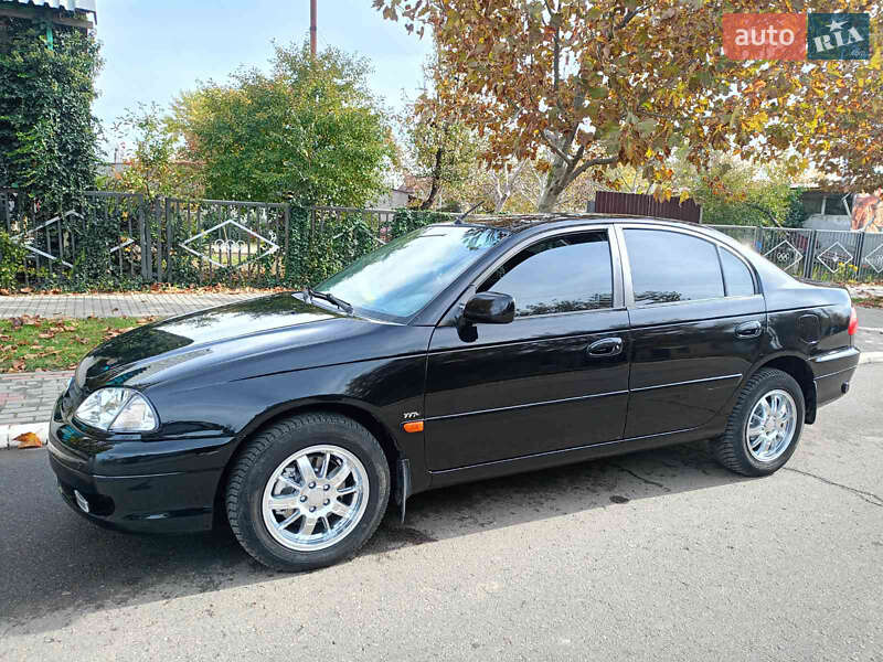 2001 toyota avensis