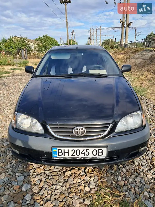 2001 toyota avensis