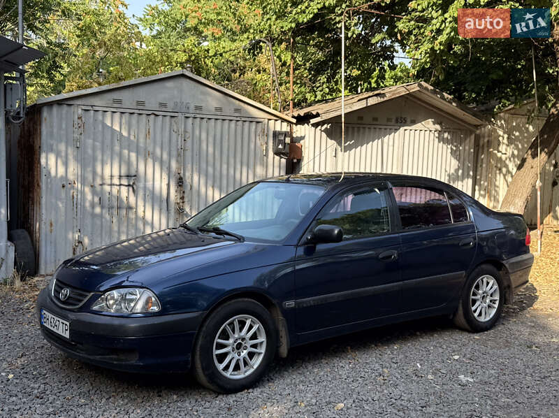 2001 toyota avensis