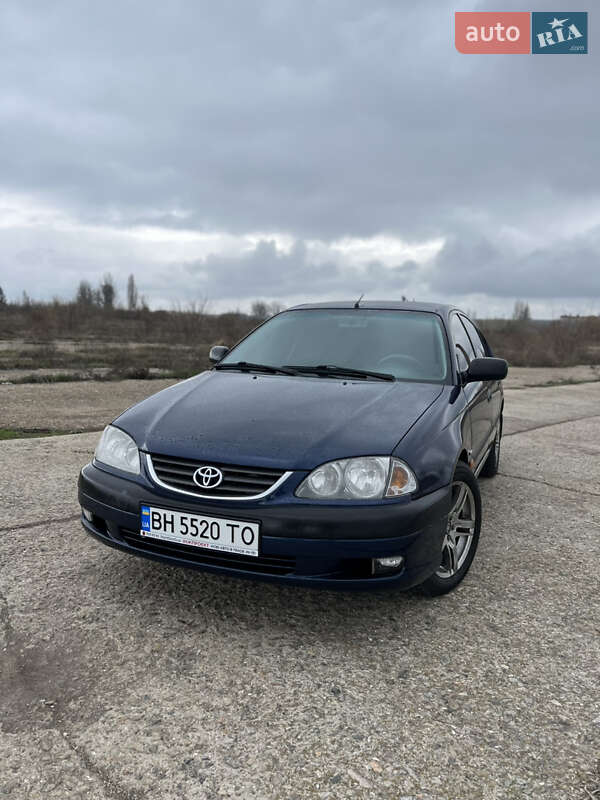 2001 toyota avensis