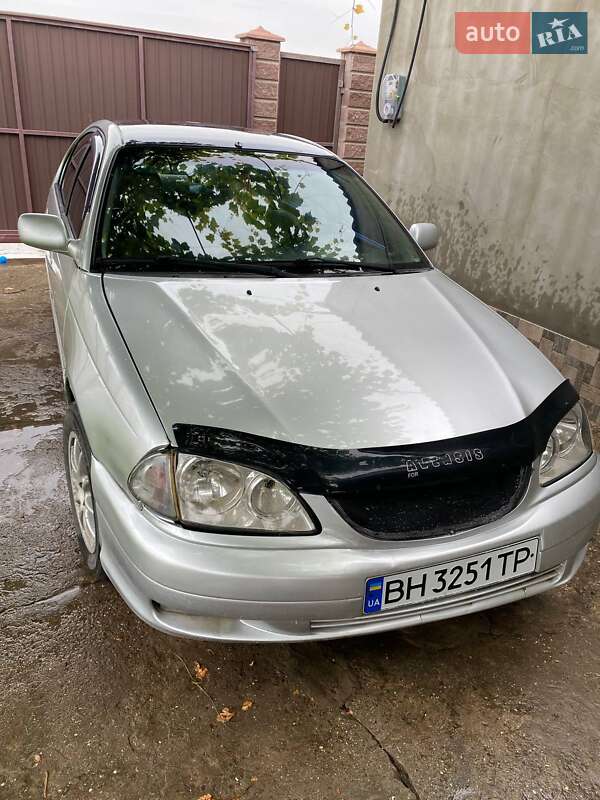 2002 toyota avensis