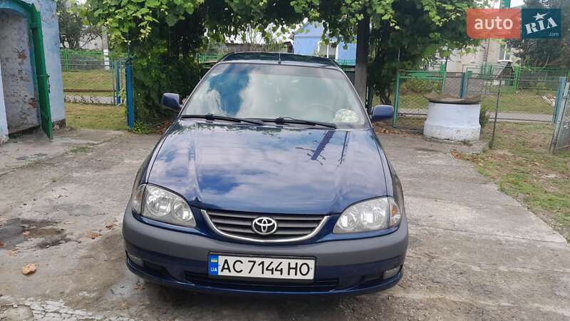 2001 toyota avensis
