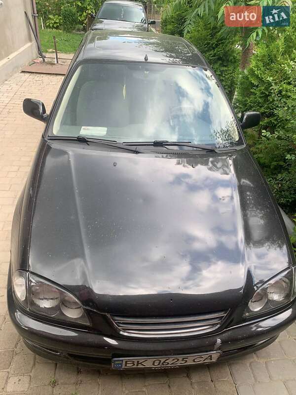 1999 toyota avensis