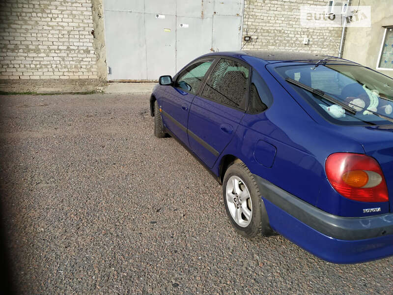 1998 toyota avensis