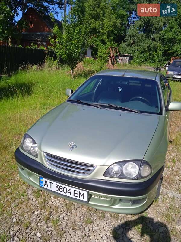 1999 toyota avensis