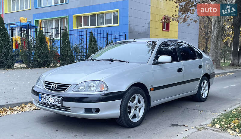 2002 toyota avensis