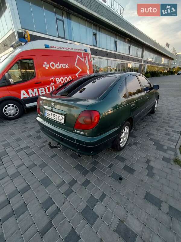 1998 toyota avensis