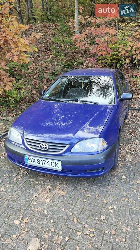 2001 toyota avensis