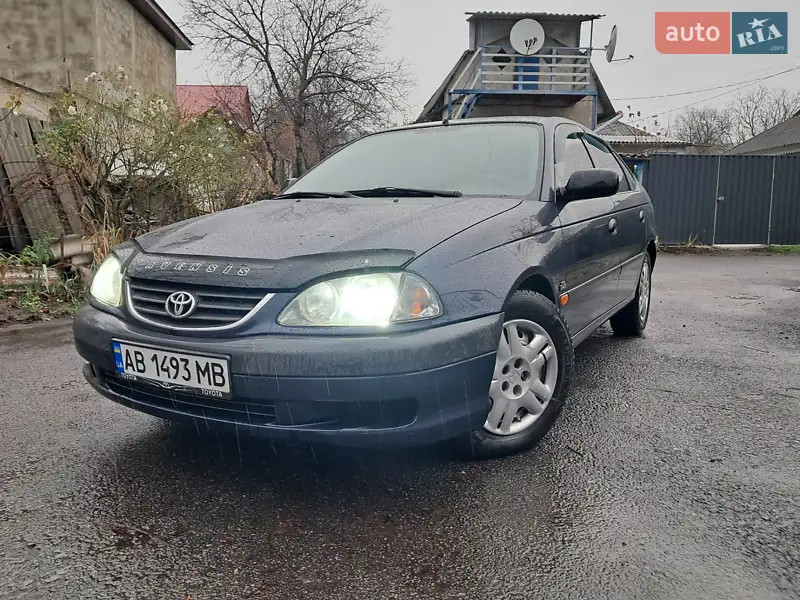2001 toyota avensis
