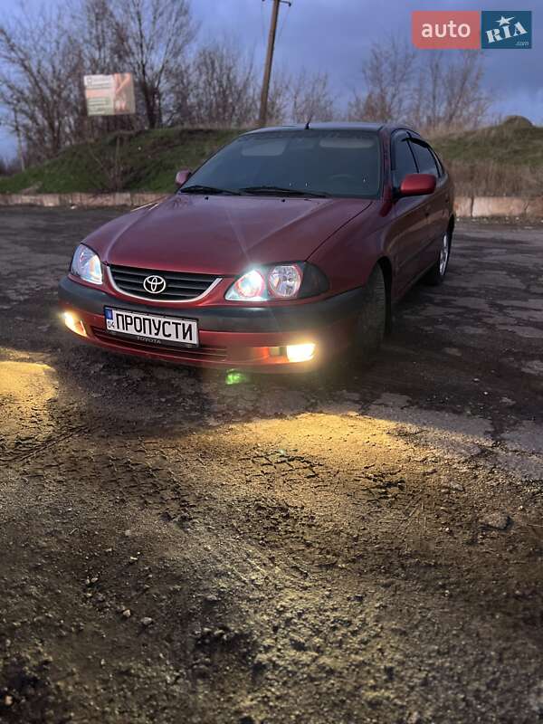 2000 toyota avensis