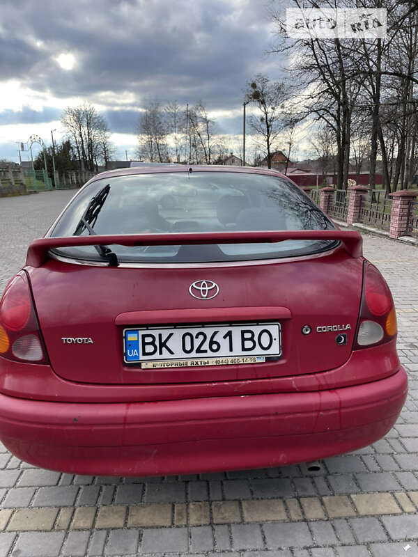 2000 toyota corolla