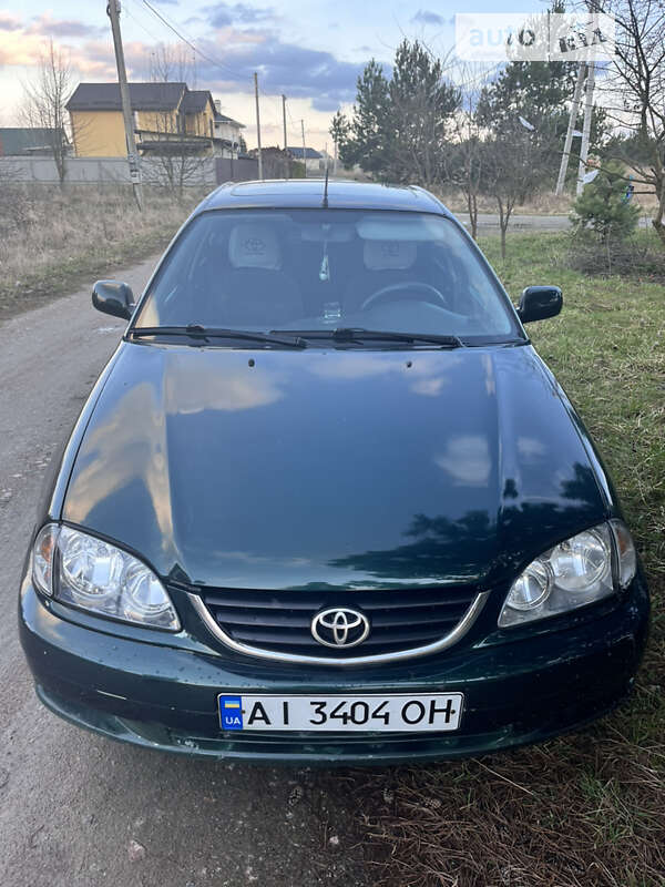 2003 toyota avensis