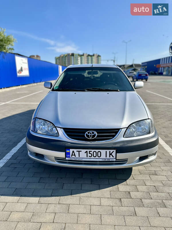 2002 toyota avensis