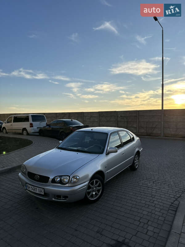 2000 toyota corolla