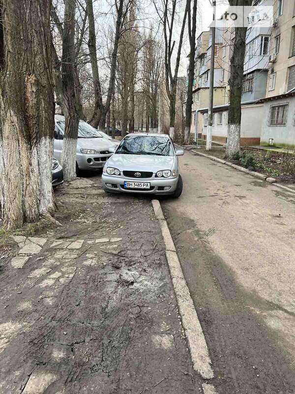 2000 toyota corolla