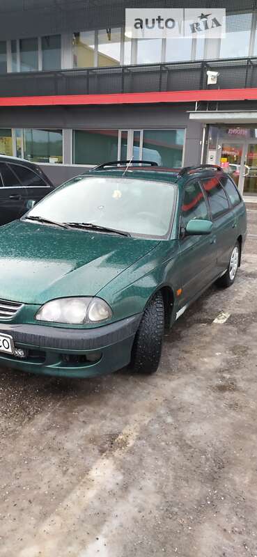 1999 toyota avensis