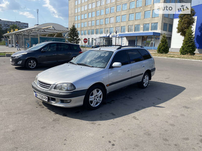 1999 toyota avensis