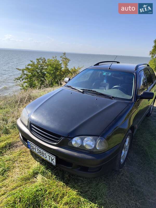 1999 toyota avensis