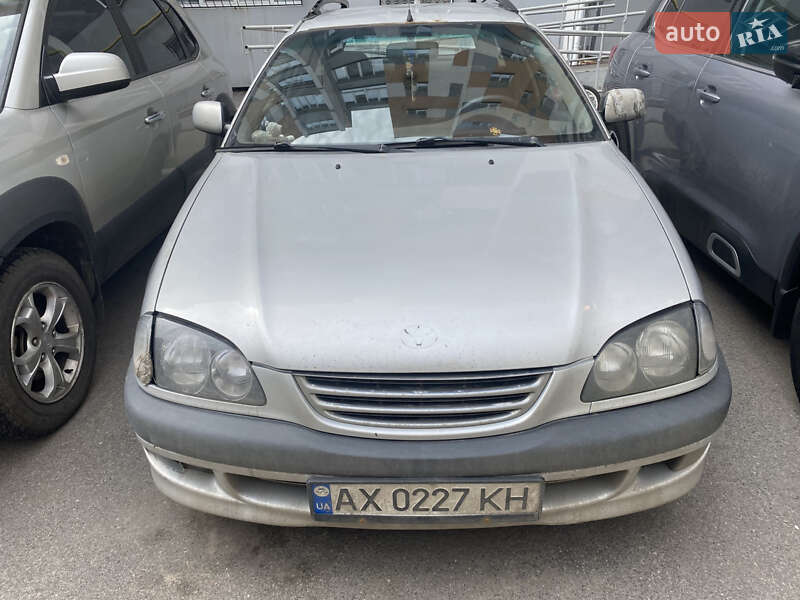 1999 toyota avensis