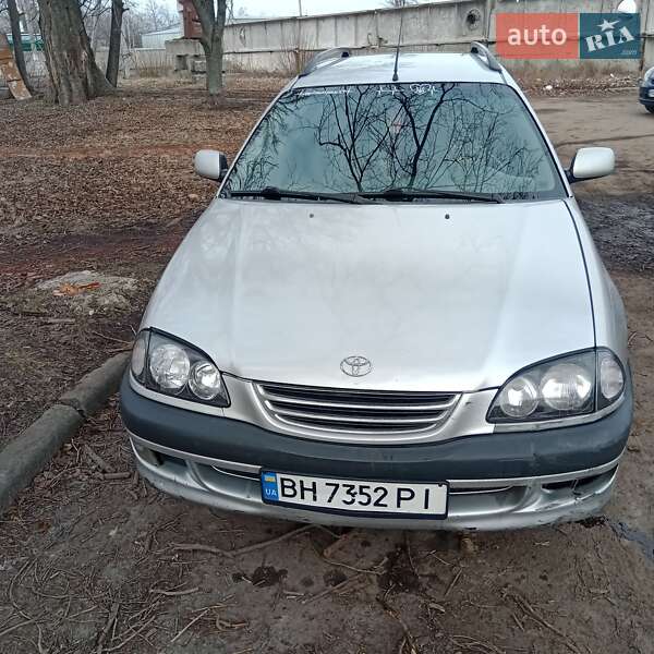 1999 toyota avensis