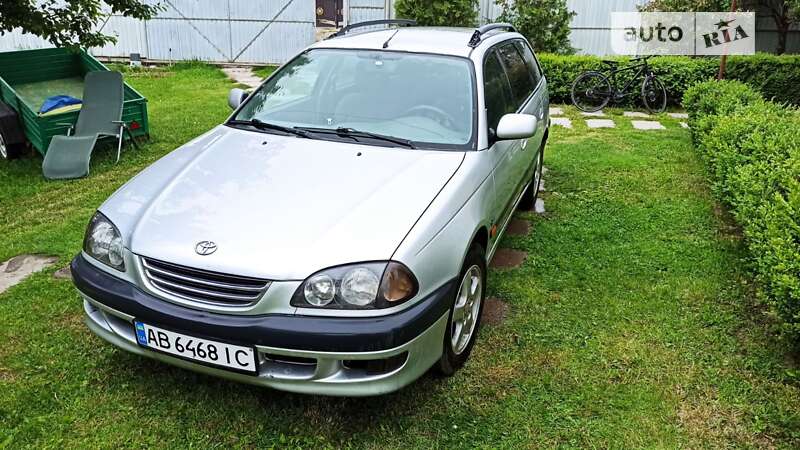 1999 toyota avensis