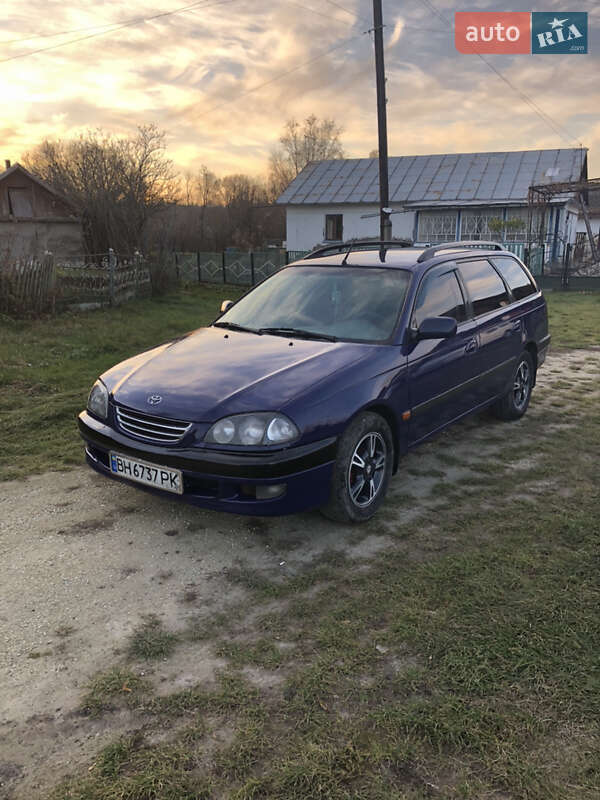 2000 toyota avensis