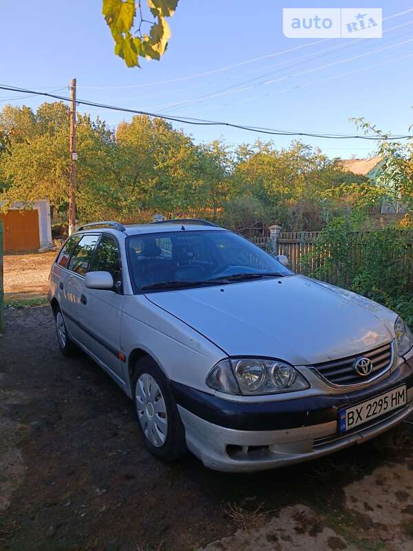 2001 toyota avensis