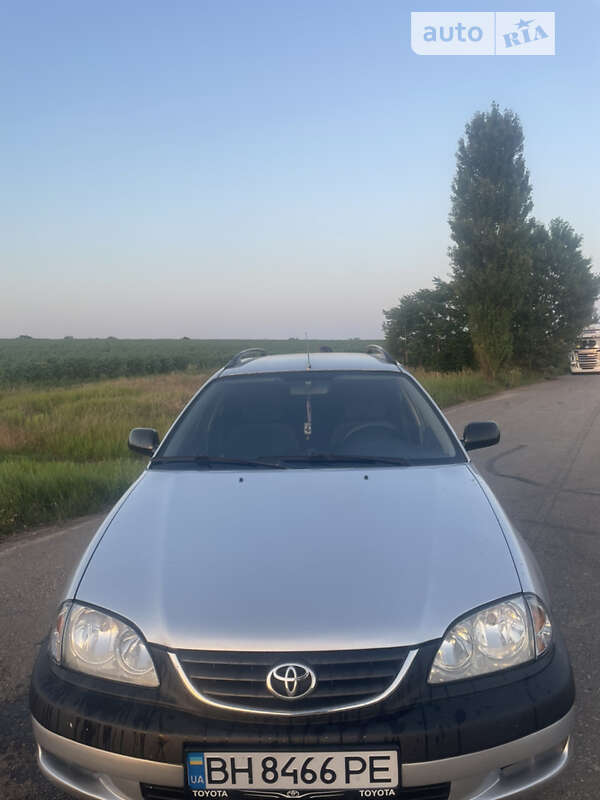 2001 toyota avensis