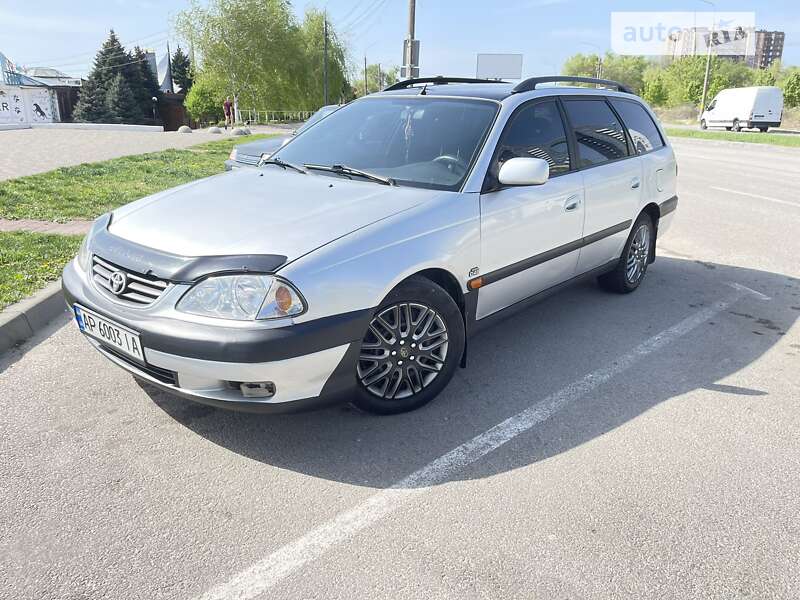 2000 toyota avensis