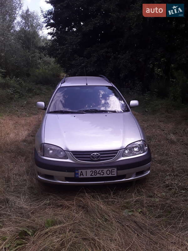 2001 toyota avensis