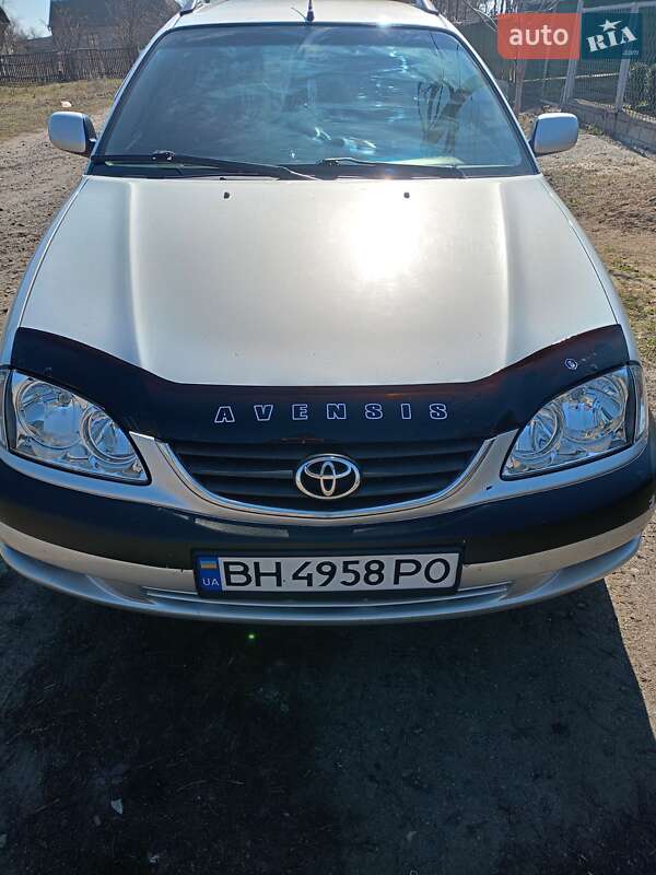 2001 toyota avensis