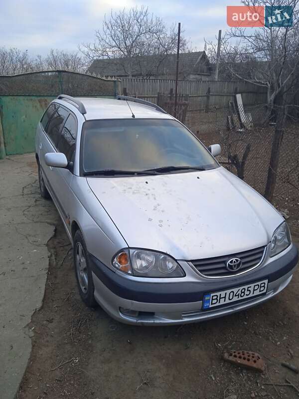 2001 toyota avensis