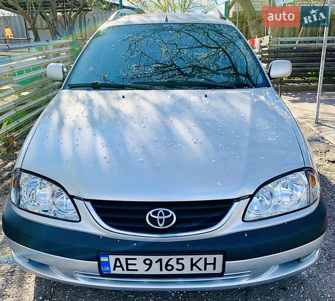 2001 toyota avensis