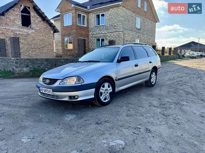 2001 toyota avensis