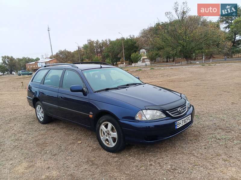 2001 toyota avensis