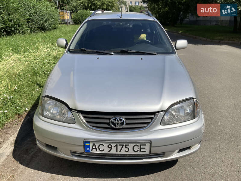 2001 toyota avensis