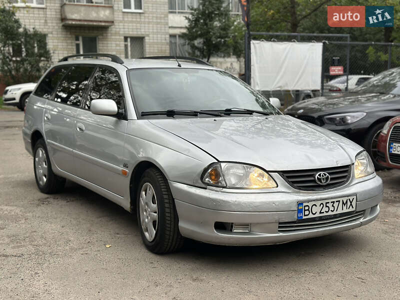 2001 toyota avensis
