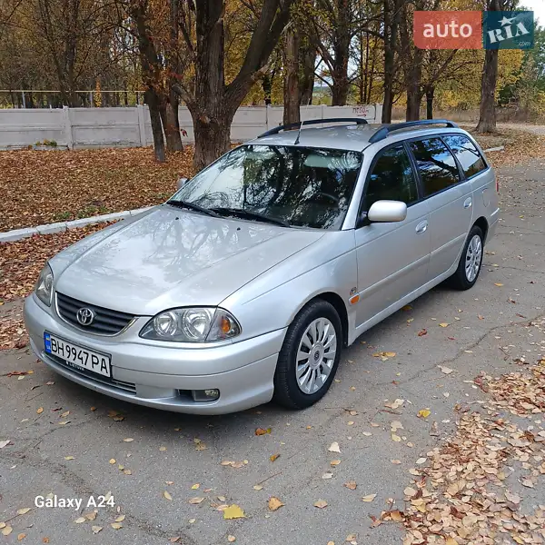 2001 toyota avensis