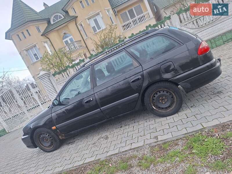 2002 toyota avensis